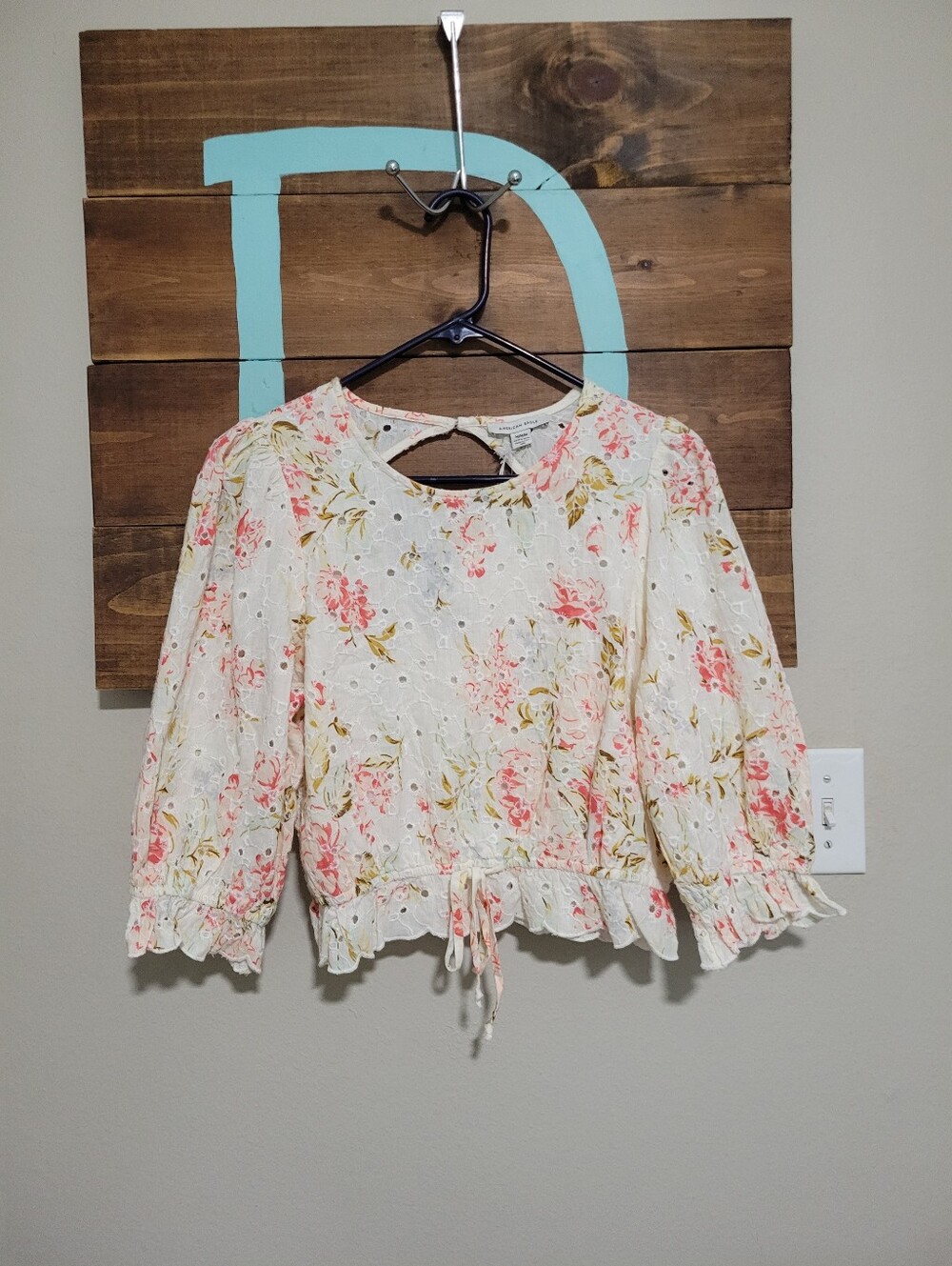American Eagle Floral Eyelet Peasant Cottage Top Size Medium